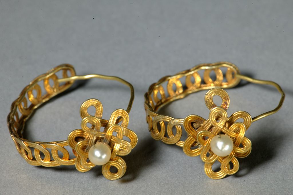 图片[1]-Gold beaded earrings-China Archive